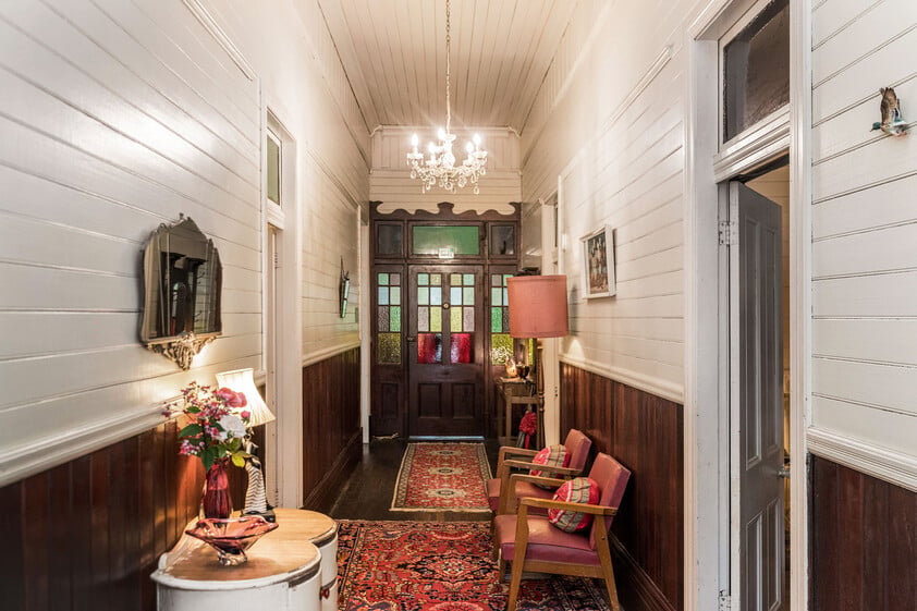 Charming Grand Timber Country House & Lifestyle, Close to Beaches & Town