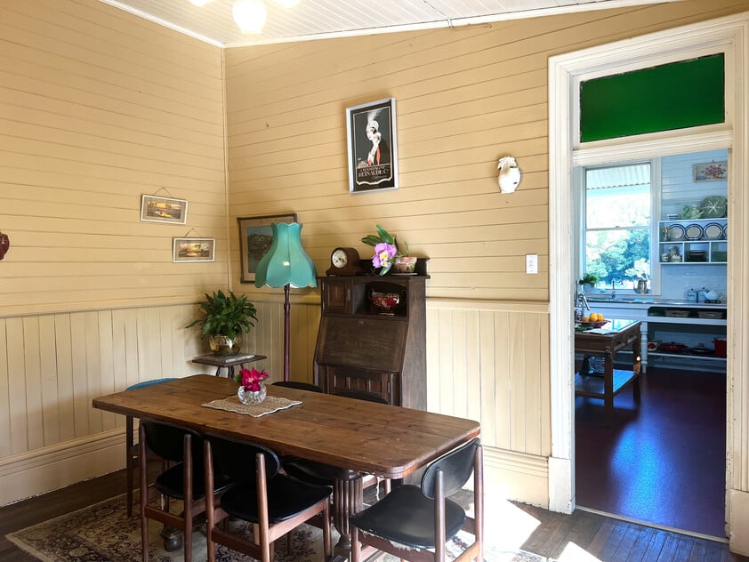 Charming Grand Timber Country House & Lifestyle, Close to Beaches & Town