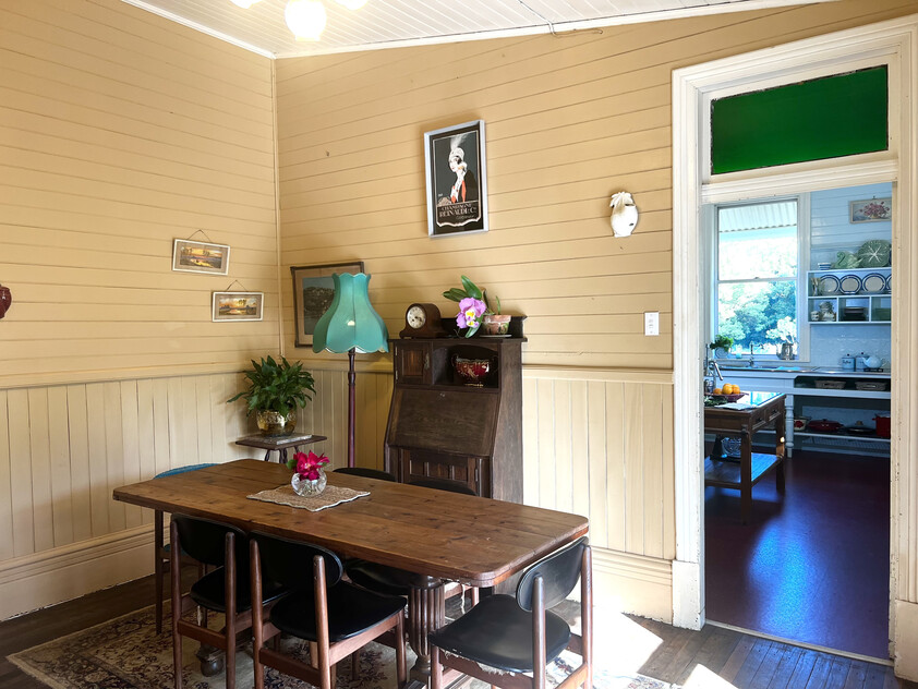 Charming Grand Timber Country House & Lifestyle, Close to Beaches & Town
