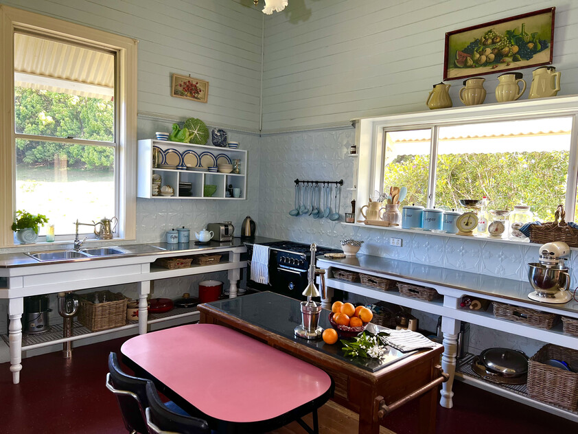 Charming Grand Timber Country House & Lifestyle, Close to Beaches & Town