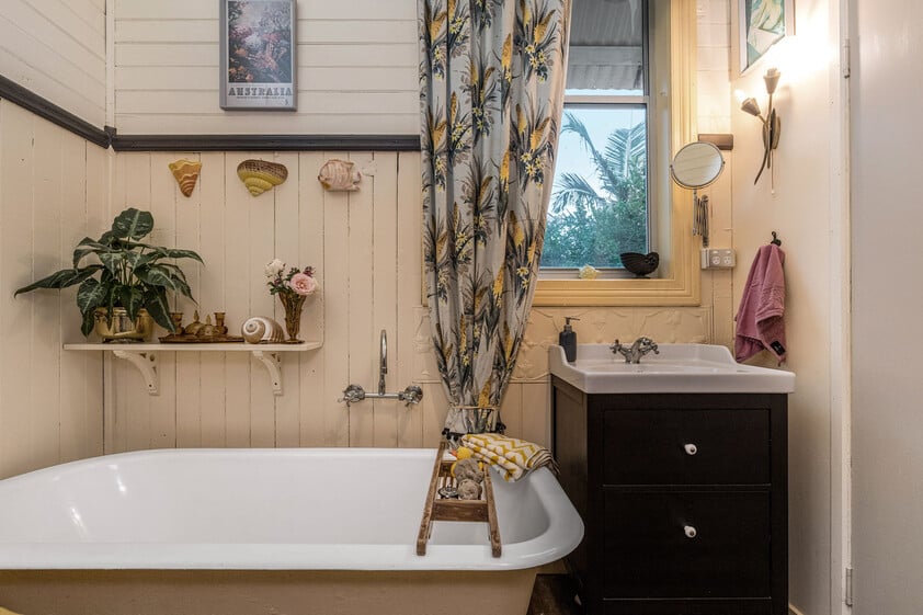 Charming Grand Timber Country House & Lifestyle, Close to Beaches & Town