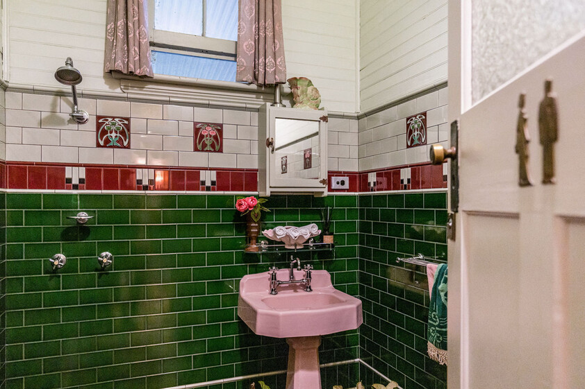 Charming Grand Timber Country House & Lifestyle, Close to Beaches & Town