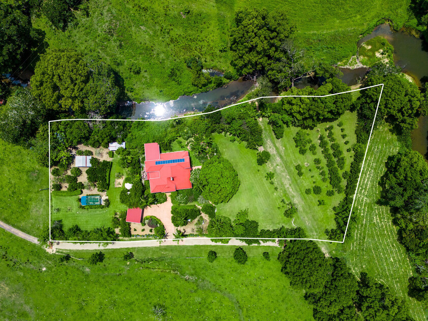 Charming Grand Timber Country House & Lifestyle, Close to Beaches & Town