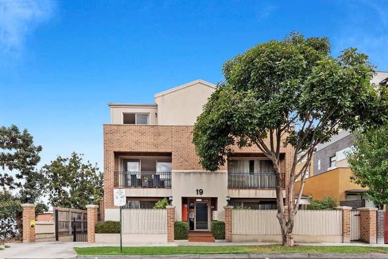 Modern 3-Bedroom Unit with Open Living in a Prime Location