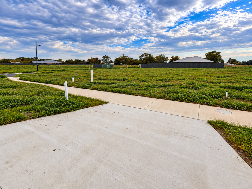 Corner Block with Parkland Lifestyle, 641m² Ready to Build