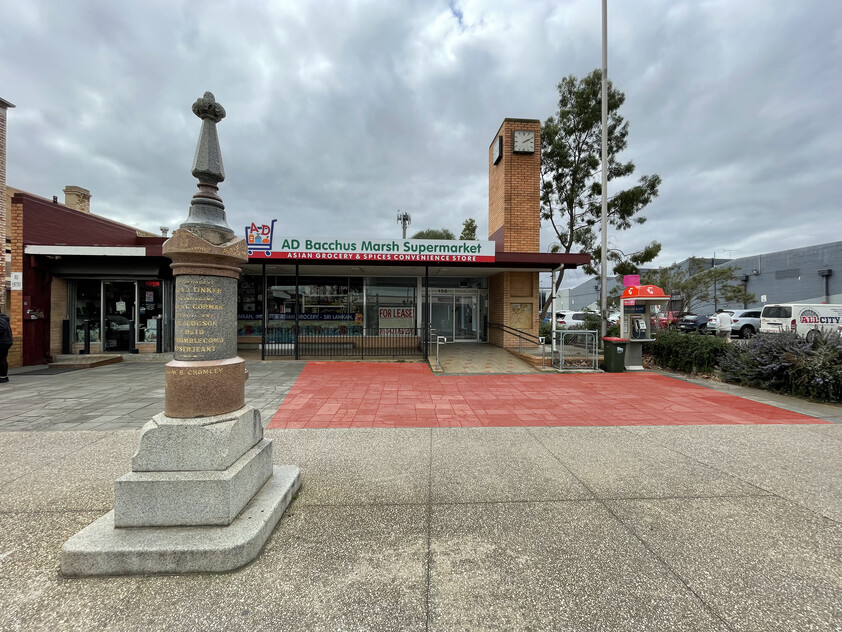 Large space for rent with outdoor area on Main St