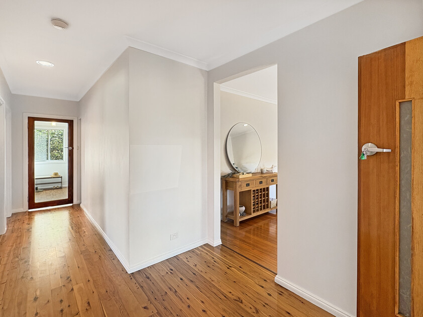 Sunlit Charm, Modern Style & Central Convenience...