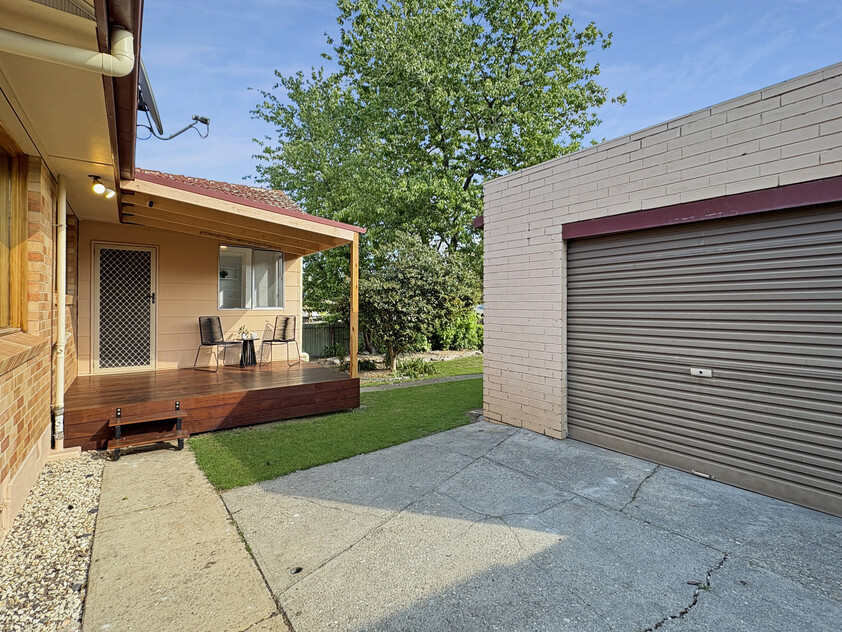 Sunlit Charm, Modern Style & Central Convenience...