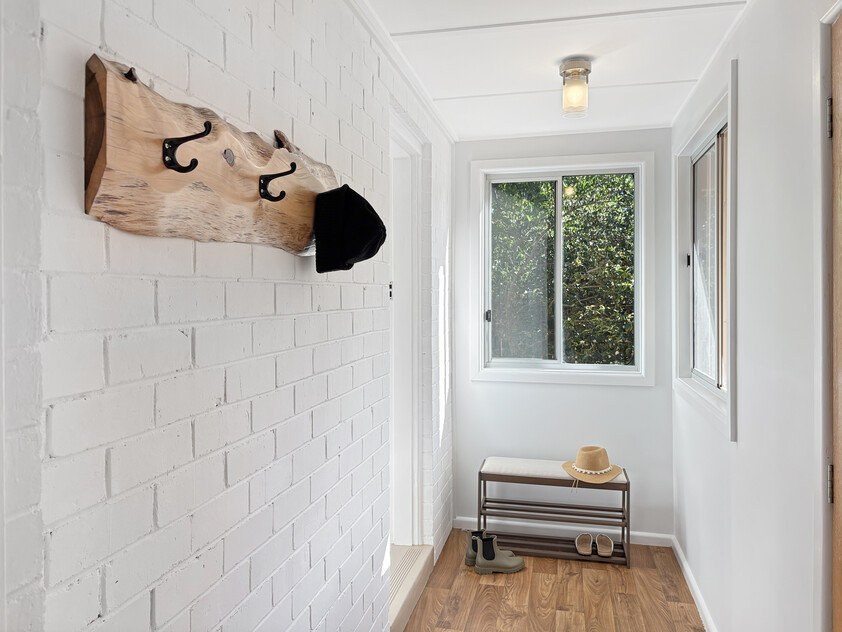 Sunlit Charm, Modern Style & Central Convenience...