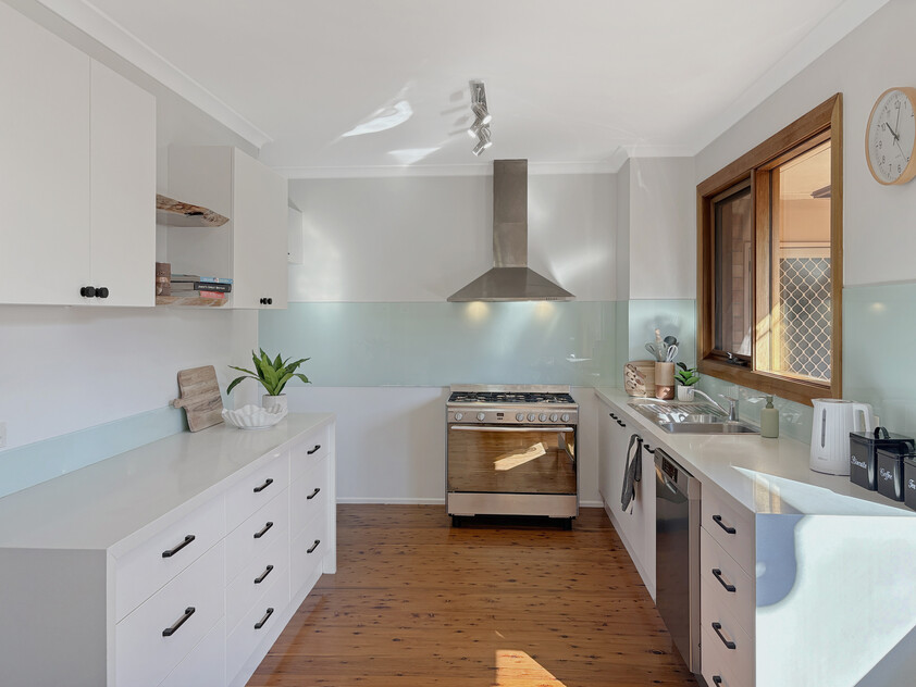 Sunlit Charm, Modern Style & Central Convenience...