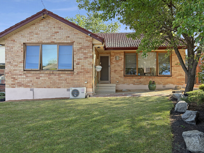 Sunlit Charm, Modern Style & Central Convenience...