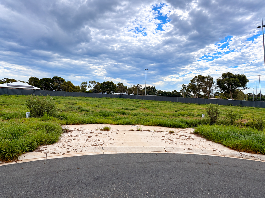 Build with the Park at Your Back Door, 814m² in Southview Estate