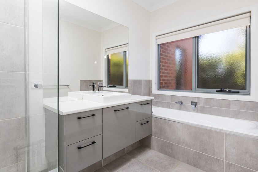 Stylish, Comfortable Living Close to the Murray River