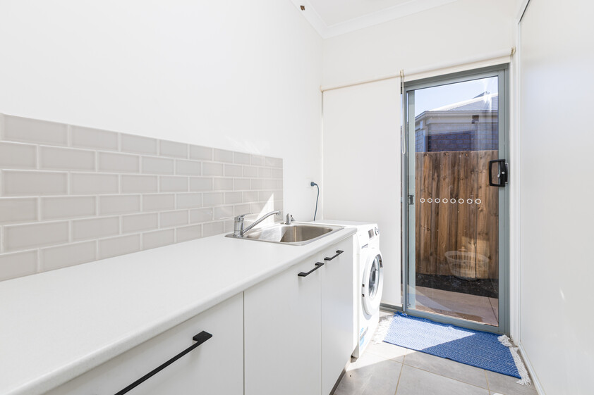 Stylish, Comfortable Living Close to the Murray River