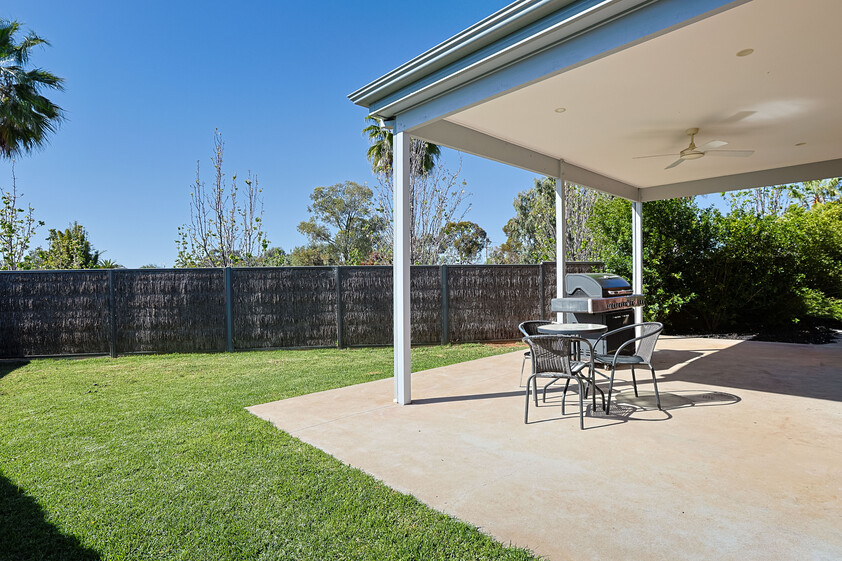 Stylish, Comfortable Living Close to the Murray River