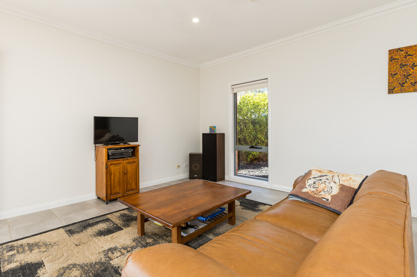 Stylish, Comfortable Living Close to the Murray River
