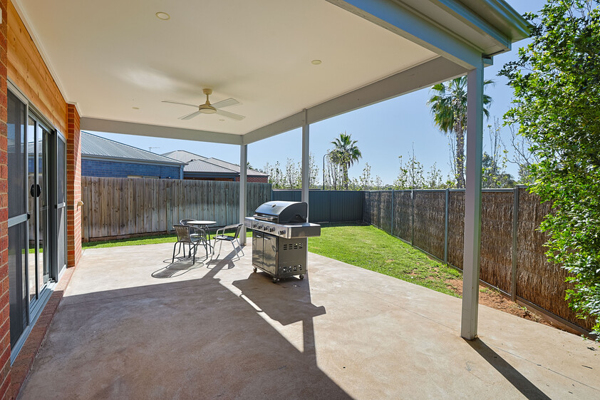 Stylish, Comfortable Living Close to the Murray River