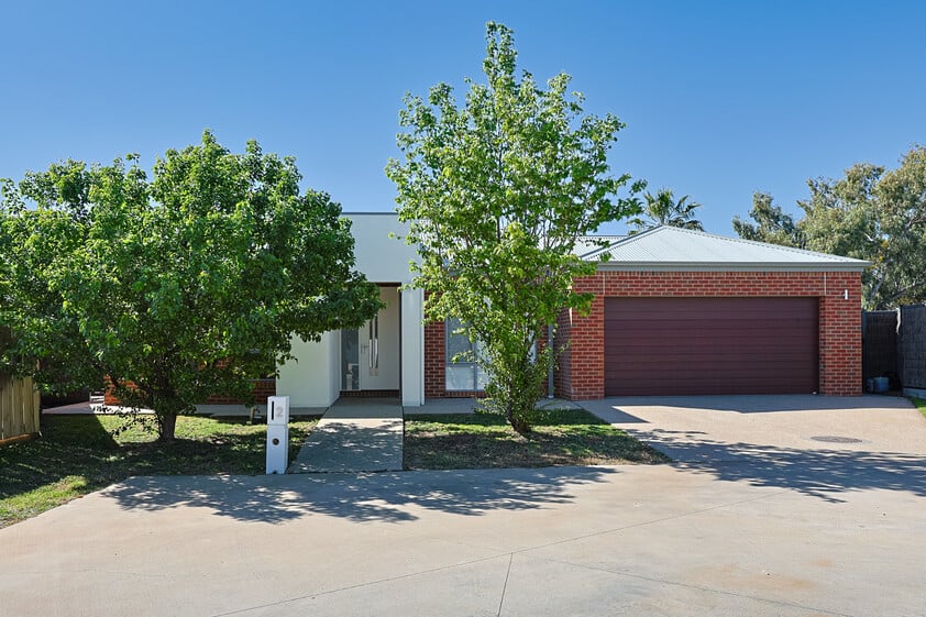 Stylish, Comfortable Living Close to the Murray River