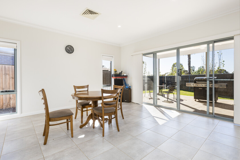 Stylish, Comfortable Living Close to the Murray River