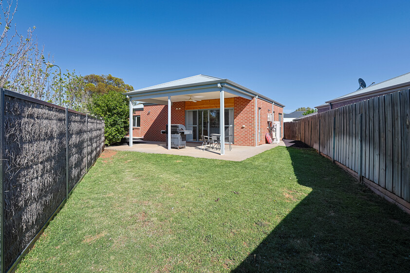 Stylish, Comfortable Living Close to the Murray River