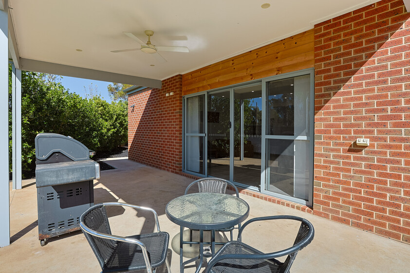 Stylish, Comfortable Living Close to the Murray River