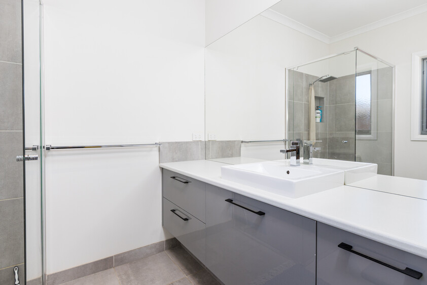 Stylish, Comfortable Living Close to the Murray River