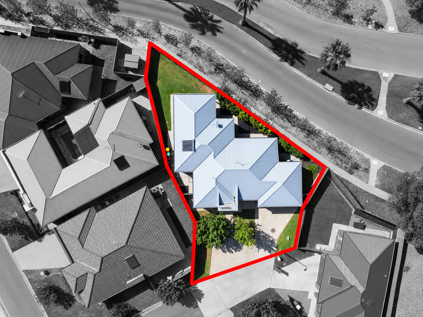 Stylish, Comfortable Living Close to the Murray River