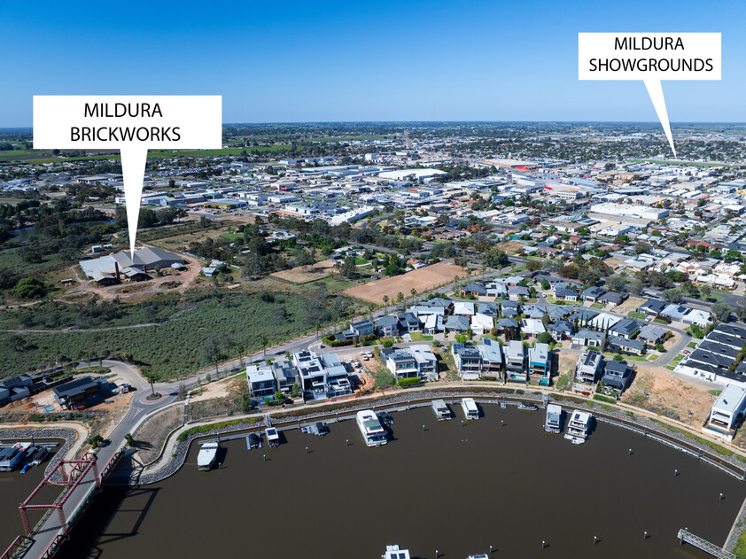 Stylish, Comfortable Living Close to the Murray River