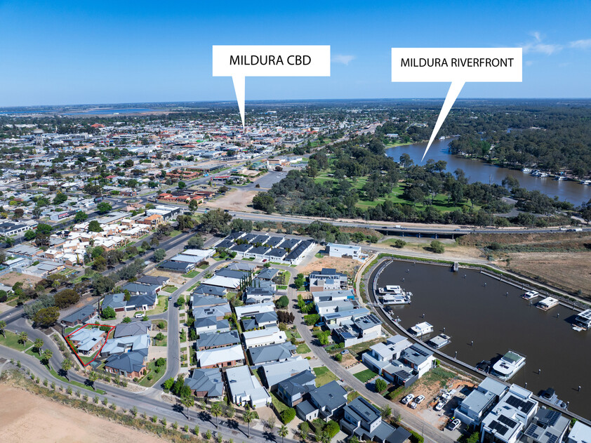 Stylish, Comfortable Living Close to the Murray River