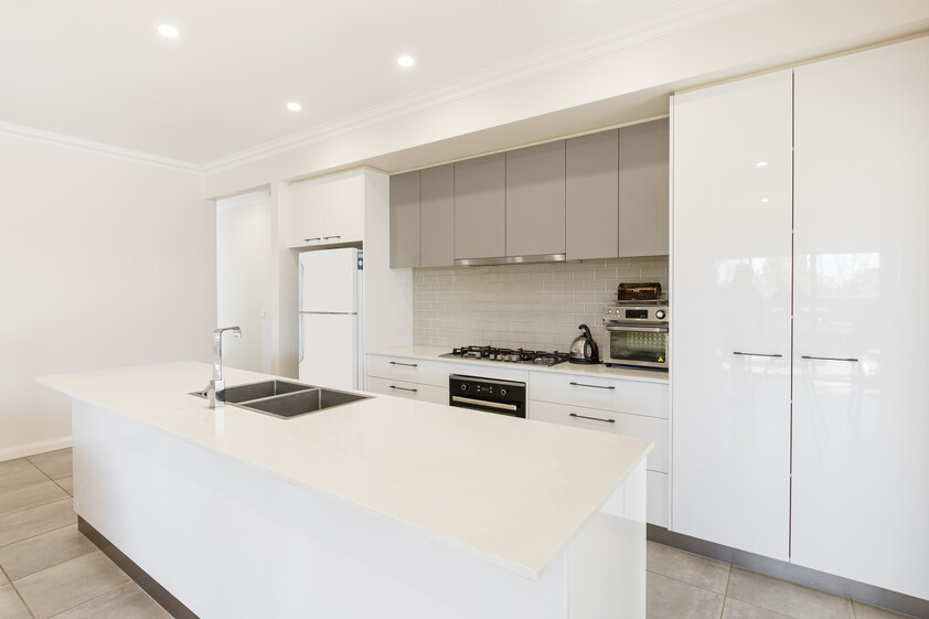 Stylish, Comfortable Living Close to the Murray River