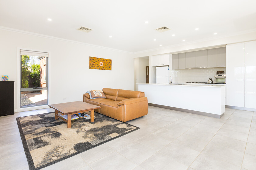 Stylish, Comfortable Living Close to the Murray River