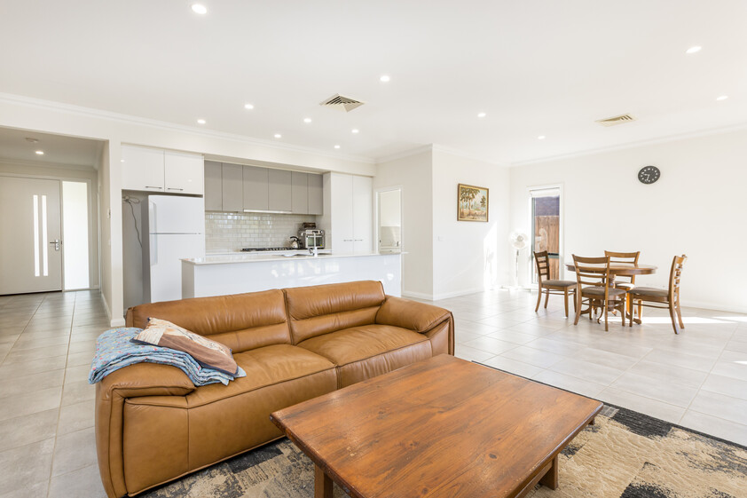 Stylish, Comfortable Living Close to the Murray River