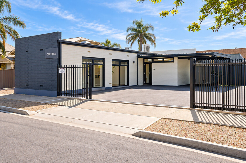 FANTASTIC BOUTIQUE OFFICE OR STUDIO