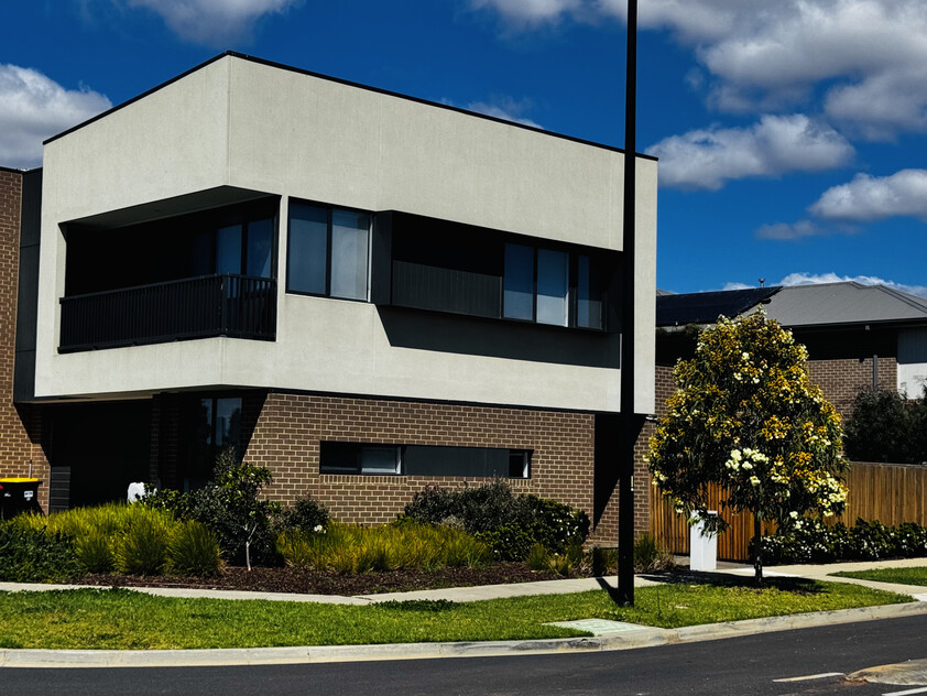 Premium 4-bedroom + study 3-Bath family home | Pet-friendly | Low-maintenance living | Veggie garden | Convenient location