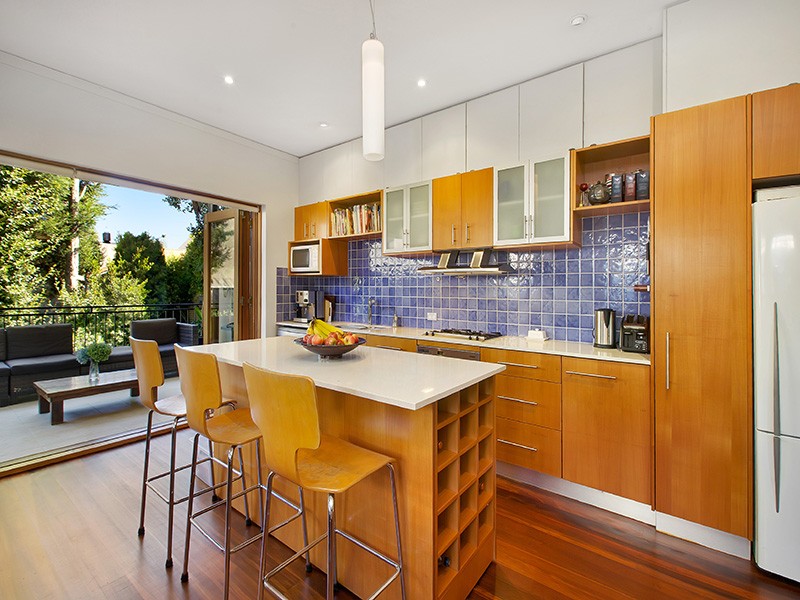 Spacious, modern semi-size garden apartment in boutique block of four