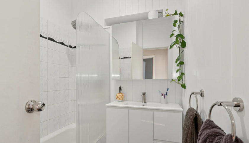 Fully furnished - close to city & airport