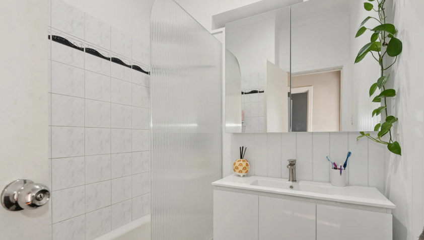 Fully furnished - close to city & airport