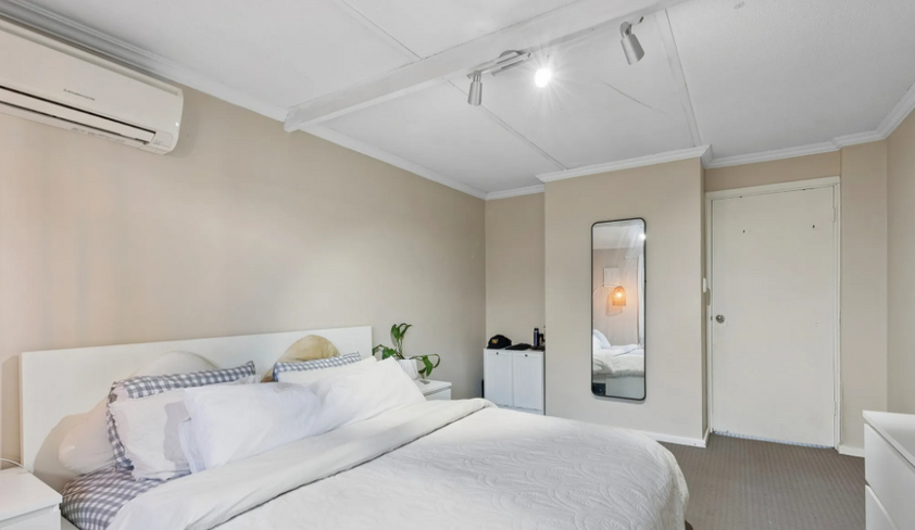 Fully furnished - close to city & airport