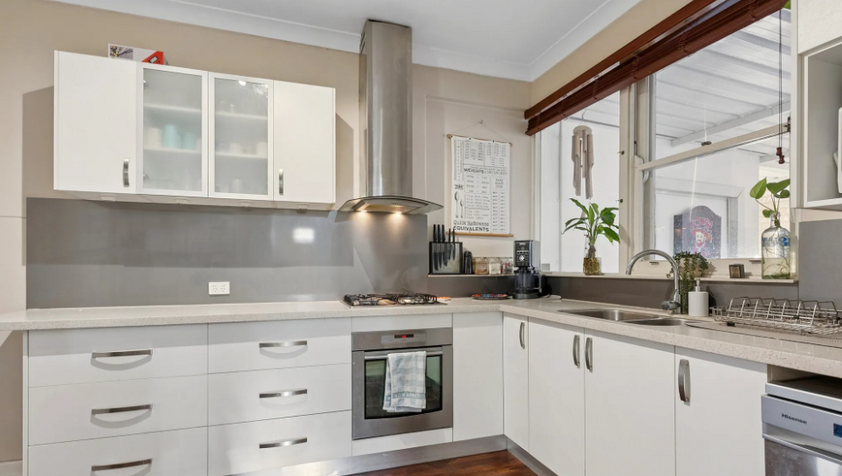 Fully furnished - close to city & airport