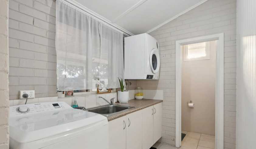 Fully furnished - close to city & airport