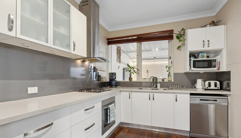 Fully furnished - close to city & airport