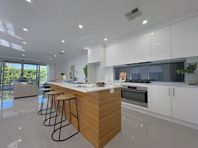 Luxury Family Home Close to the Beach
