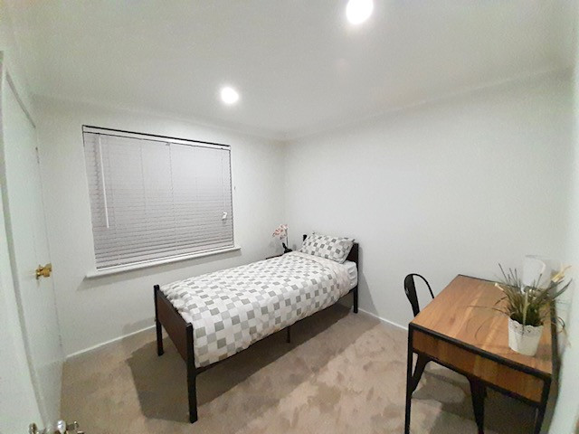 Large 6 x 3 House in Rossmoyne Senior High School Zone
