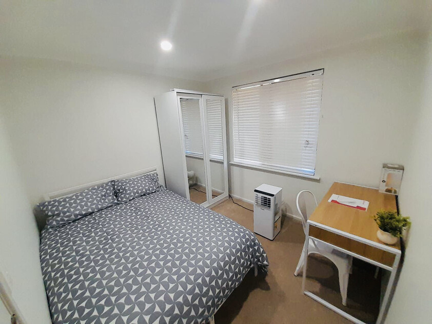 Large 6 x 3 House in Rossmoyne Senior High School Zone