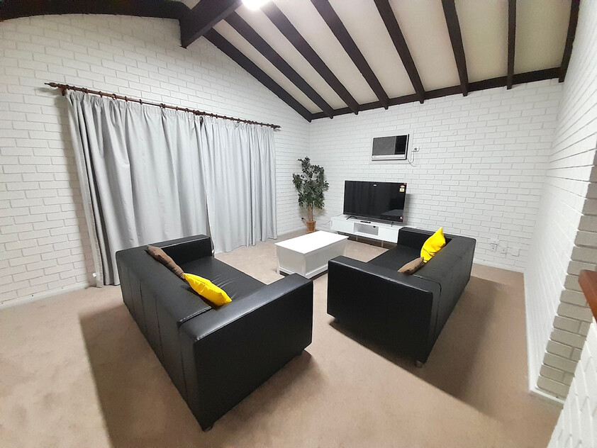 Large 6 x 3 House in Rossmoyne Senior High School Zone