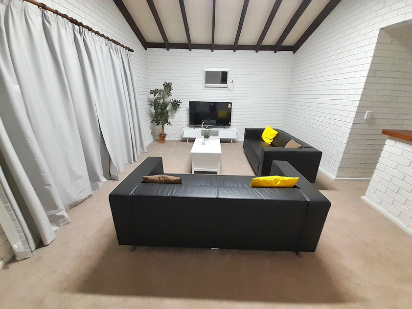 Large 6 x 3 House in Rossmoyne Senior High School Zone