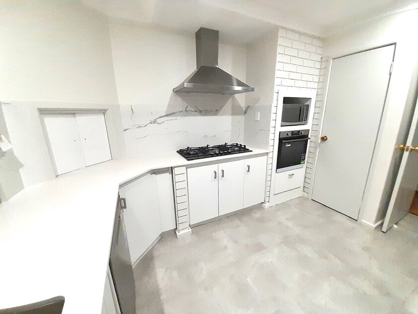Large 6 x 3 House in Rossmoyne Senior High School Zone