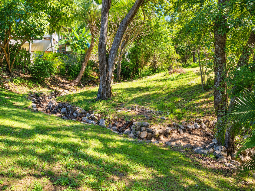 Peaceful 763m² Island Block Backing National Park