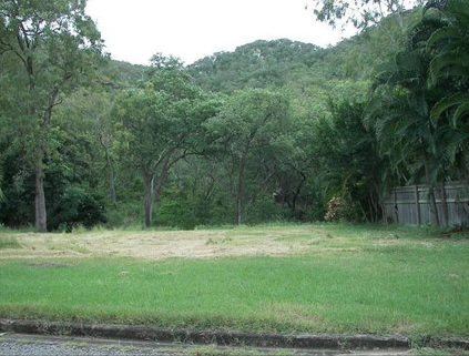 Peaceful 763m² Island Block Backing National Park