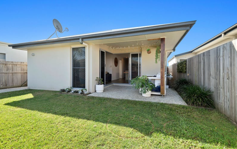 Modern family home in Brightwater, minutes from Sunshine Coasts best beaches, University, Hospitals.